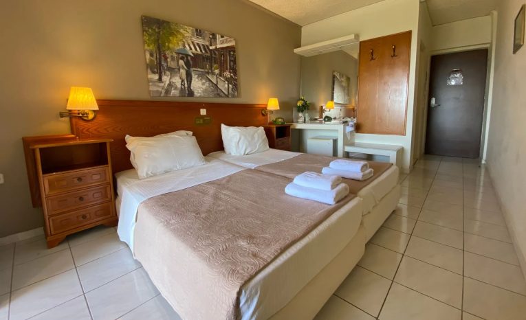 Double-or-Twin-Room-with-Sea-View-6.jpg